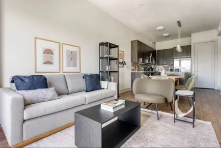 W 7th St Serviced Apartment