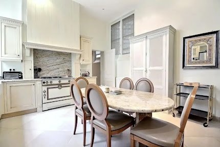 LIVE THE URBAN LIFESTYLE YOU CRAVE AT CHAMPS ELYSEES