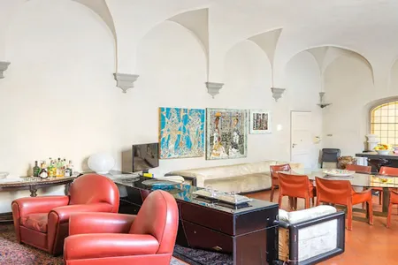FLORENTINE RESIDENCE WITH HAND PAINTED FRESCOES