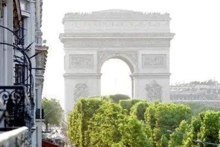 A  200M2 JEWEL IN CHAMPS ELYSEES
