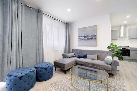 Living area at Luxury Heathrow 1 &amp; 2 Bedroom Apts, West Drayton FREE parking