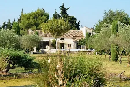 A Cozy Luxury Villa in Eygalieres