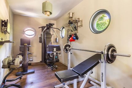 A GRAND LUXURY IN NEUILLY ON THE BACKDROP OF RIVERSIDE GREENRYOF ILE DE PUTEAUX