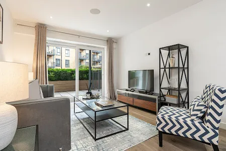 2 bed 2 bath Colindale