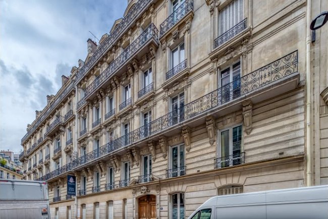 MOST GLAMOROUS NEIGHBORHOOD ARC DE TRIOMPHE