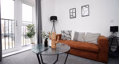 Barry Bliss: 2 Bedroom Flat with Parking