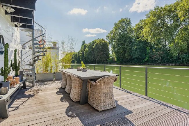 A GRAND LUXURY IN NEUILLY ON THE BACKDROP OF RIVERSIDE GREENRYOF ILE DE PUTEAUX