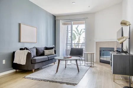 Glencoe Ave Apartment