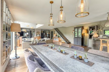 A GRAND LUXURY IN NEUILLY ON THE BACKDROP OF RIVERSIDE GREENRYOF ILE DE PUTEAUX