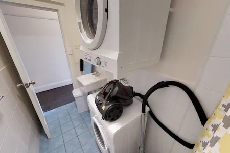 Crown Street Serviced Apartment