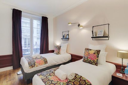 A  200M2 JEWEL IN CHAMPS ELYSEES