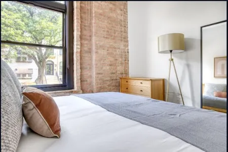 W Monroe St Serviced Apartment