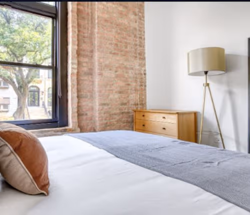 W Monroe St Serviced Apartment