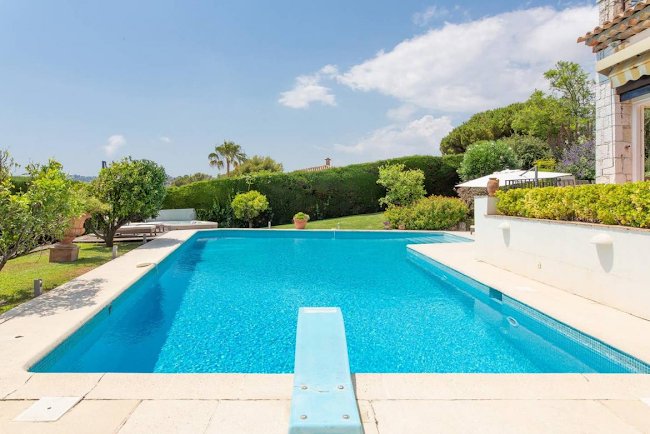 Sensational Luxury Villa Near Antibes