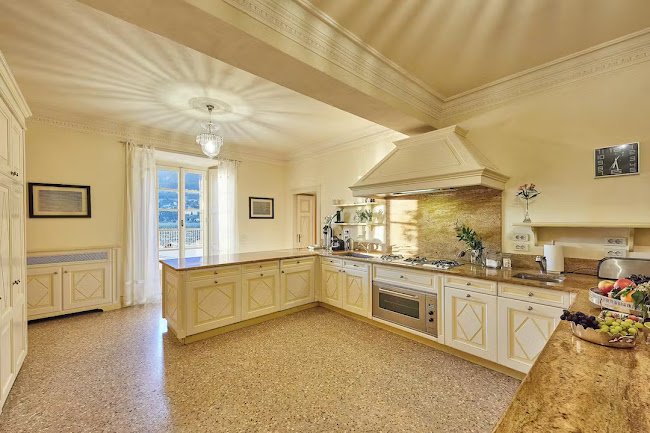 550M2 LUXURY WITH PANORAMIC VIEWS AND ALFRESCO DINNERS