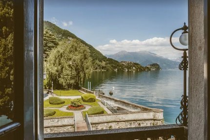 Magnificient Villa located right on the shores of Lake Como