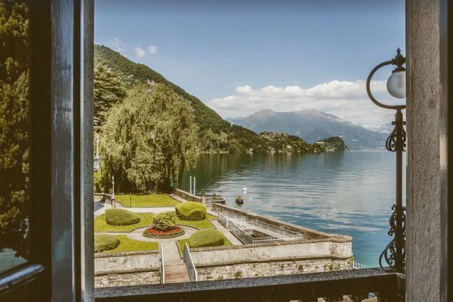 Magnificient Villa located right on the shores of Lake Como
