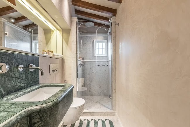 TOP FLOOR STUNNING APARTMENT ON THE BANKS OF ARNO