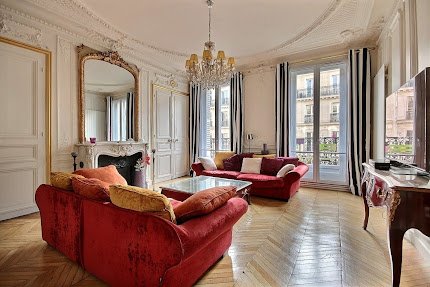 THE SHIMMERING OPERA JEWEL OF PARIS
