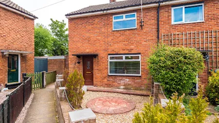 Cheerful 3 bedroom home with parking near Chester