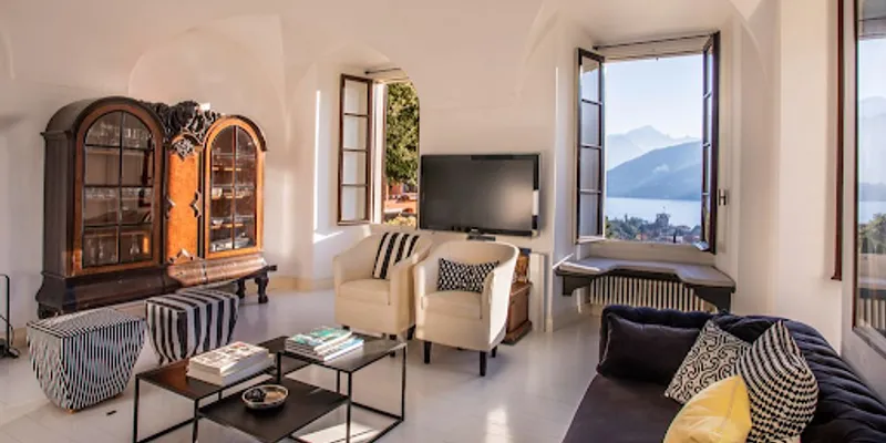 180° LAKE VIEWS OVERLOOKING THE MAJESTIC MOUNTAINS & COMO