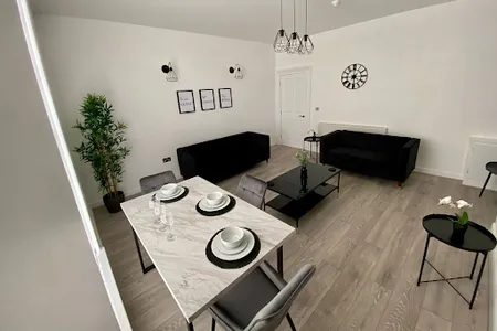Index House 3 bedroom 5 mins to city free parking