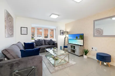 Living area at 5 Bedroom House at Leavesden