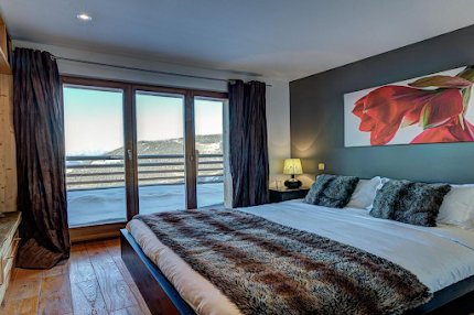 A CATERED LUXURY IN VERBIER! OVERLOOKING THE RHONE VALLEY NEXT TO PISTE STATION