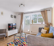 Plough Road Modern Flat w Large Garden and Parking