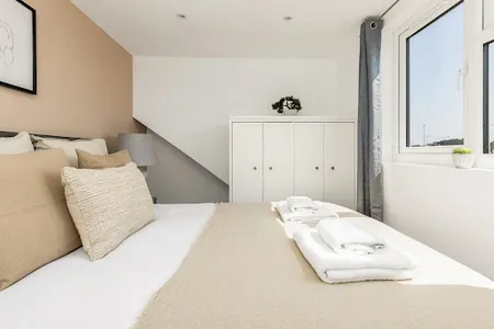 The Wembley Central Collection (Shared Kitchen & Bathroom))