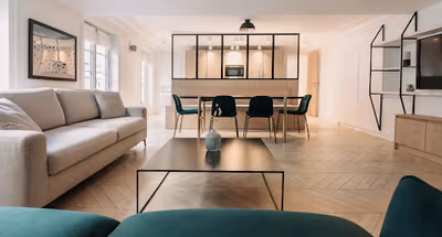 EXPERIENCE UBER LIVING ACROSS TUILERIES