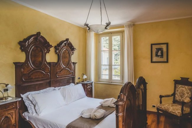 Magnificient Villa located right on the shores of Lake Como