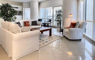 Calming Concorde Tower Apartment