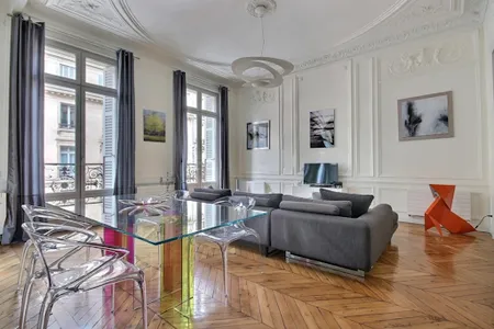 101SQM MINT 2BR CHAMPS ELYSEES GEM-ST LAZARE