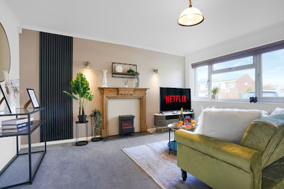 Blandford House with Free Parking, Fast Wifi, Smart TV with Netflix and Private Garden by Yoko Property