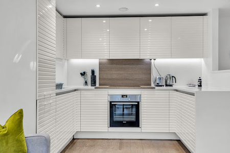 Fully equipped kitchen in Studio apartment at Clerkenwell Serviced Apartment by MySquare