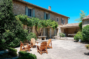 A Warm Family Home With Views of the Luberon in vaucluse