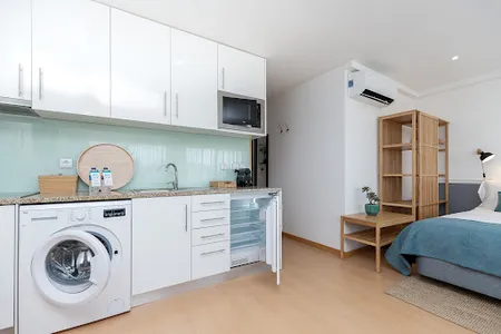 Fully equipped kitchen at Corporate Housing Marquês VI