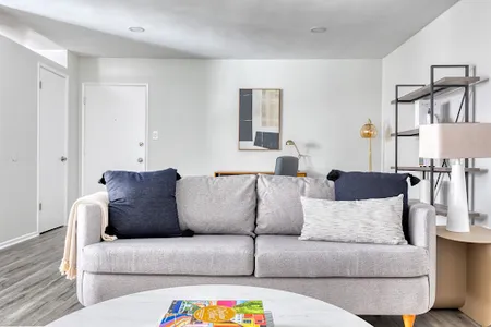 N Wetherly Dr Apartment