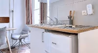 IN THE HISTORIC MARAIS`REPLUBLIQUE