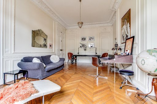 REDEFINING LUXURY OF HAUSSMANN ERA-300M2 LOUVRE ELEGANCE