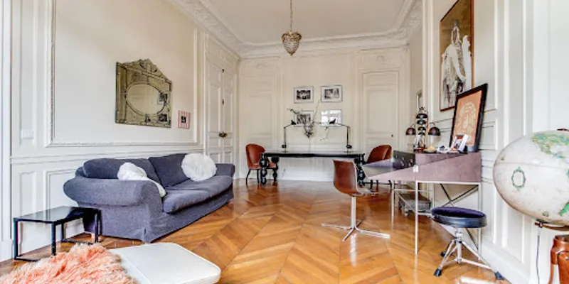 REDEFINING LUXURY OF HAUSSMANN ERA-300M2 LOUVRE ELEGANCE