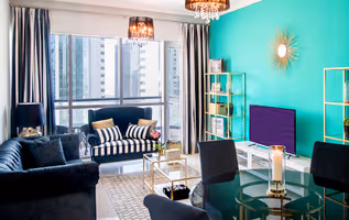 Designer Marina Apartment With Spectacular Canal View