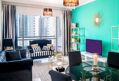 Designer Marina Apartment With Spectacular Canal View