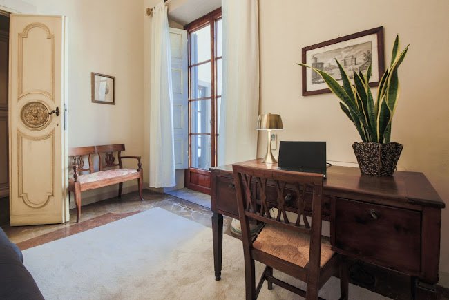 ARTFULLY DECORATED ABODE IN THE HISTORICAL CENTER