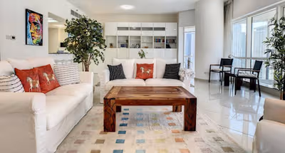 Calming Concorde Tower Apartment