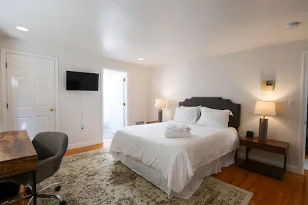 Jay Street-Multi Level Apartment