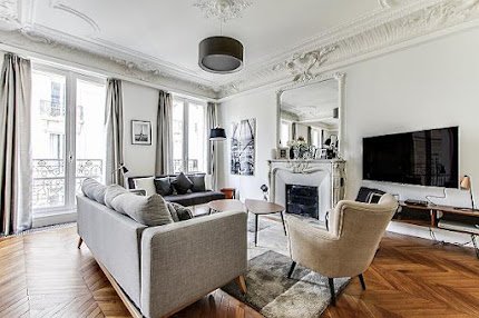 AVENUE MONTAIGNE CHIC AND FRENCH CLASS
