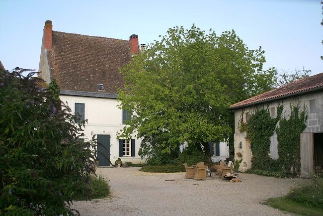 A Luxury Bordeaux Villa in Dordogne