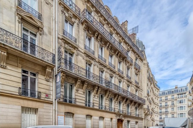 MOST GLAMOROUS NEIGHBORHOOD ARC DE TRIOMPHE